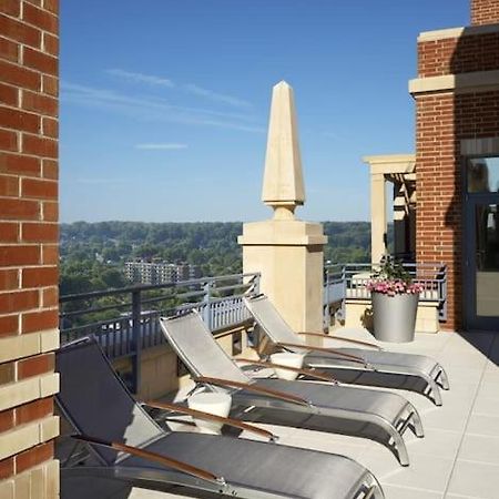 Upscale Comfort Next To Metro And Dining Arlington Exteriör bild