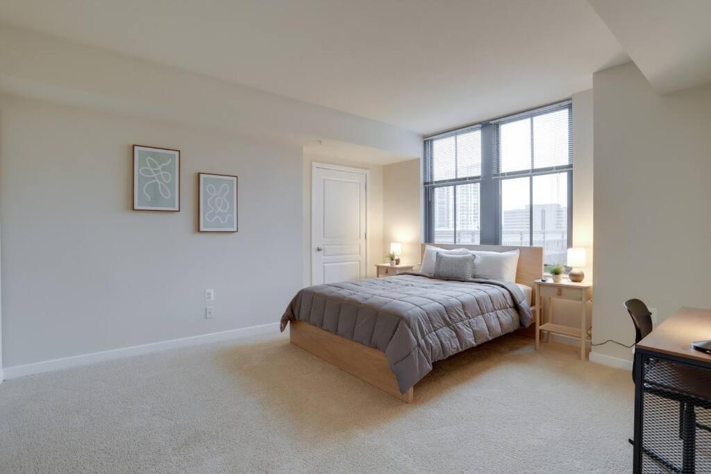 Upscale Comfort Next To Metro And Dining Arlington Exteriör bild