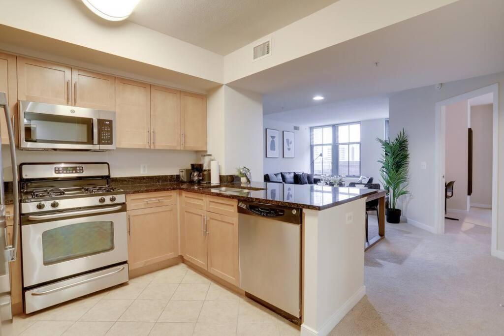 Upscale Comfort Next To Metro And Dining Arlington Exteriör bild