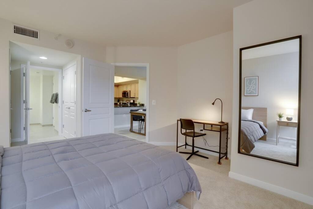 Upscale Comfort Next To Metro And Dining Arlington Exteriör bild