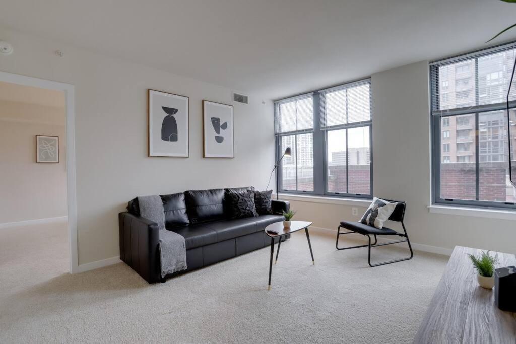 Upscale Comfort Next To Metro And Dining Arlington Exteriör bild