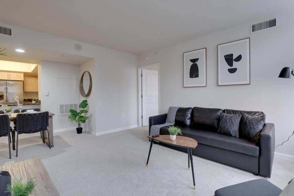 Upscale Comfort Next To Metro And Dining Arlington Exteriör bild