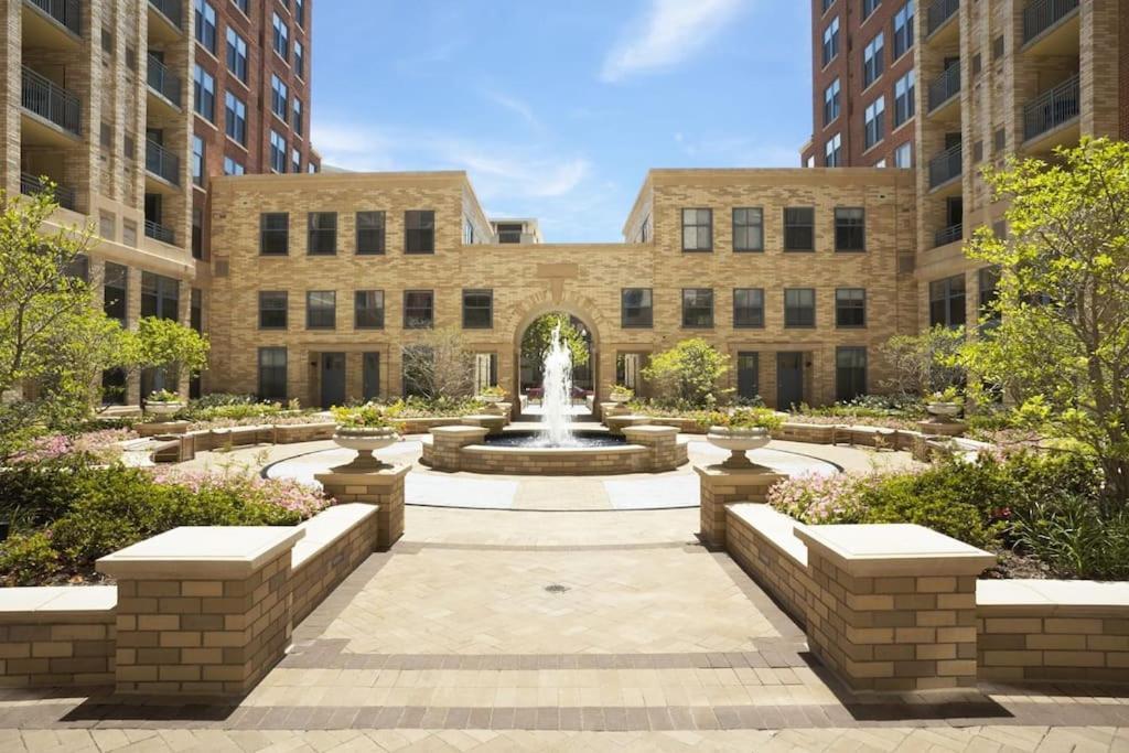 Upscale Comfort Next To Metro And Dining Arlington Exteriör bild