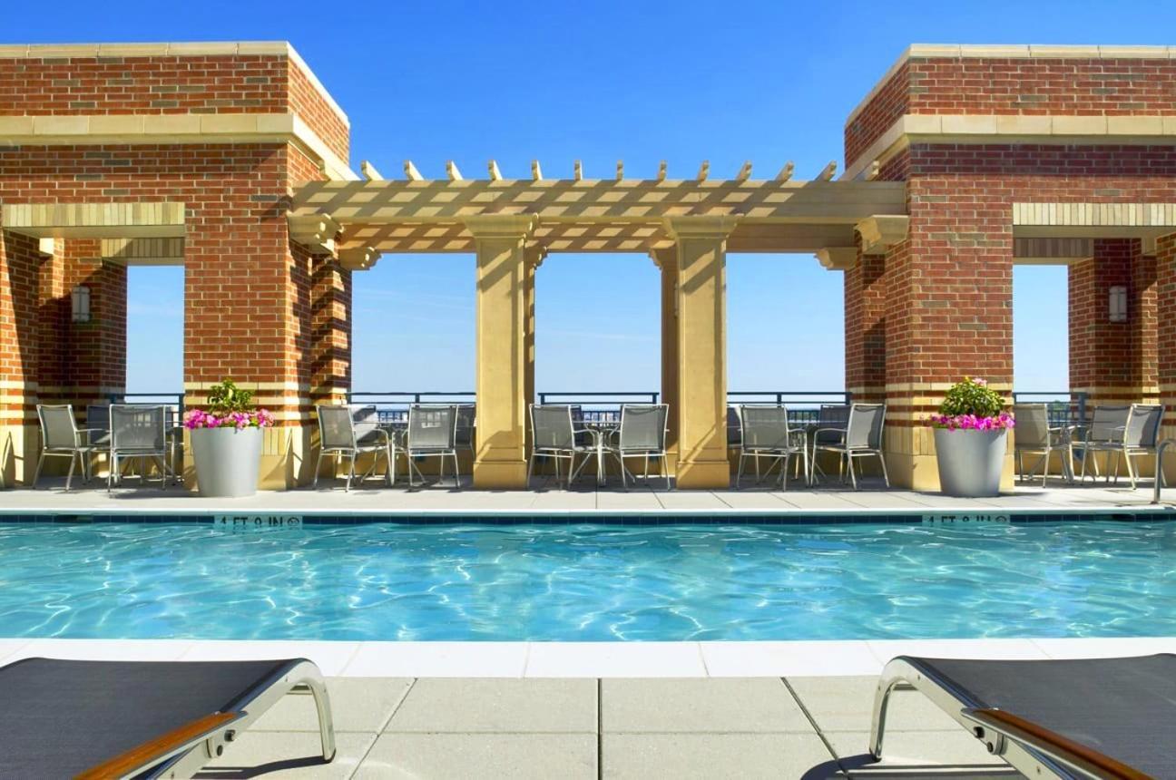 Upscale Comfort Next To Metro And Dining Arlington Exteriör bild